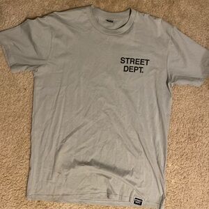 men’s grey shirt